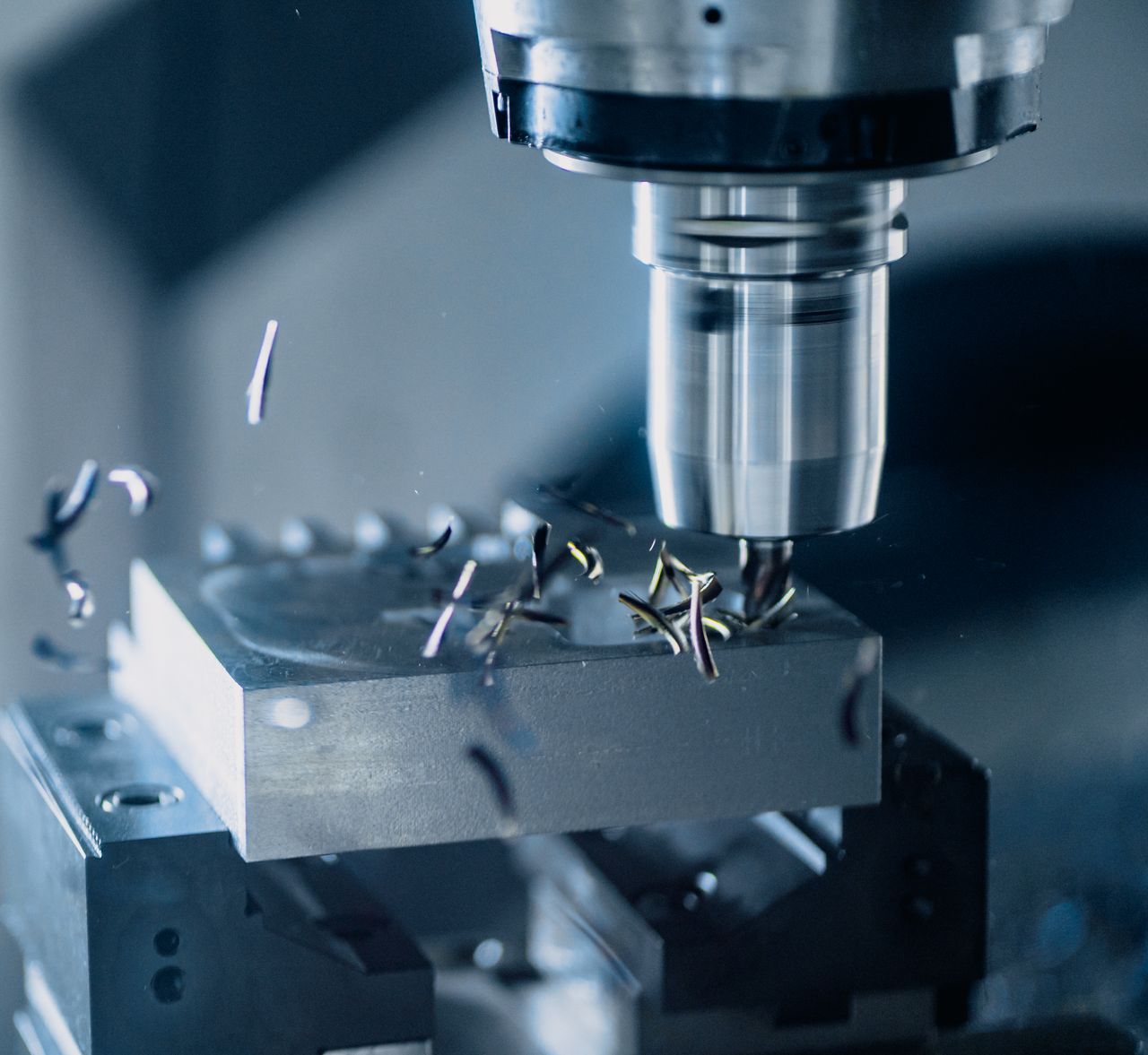 Mastering the First Impression: Your intriguing post title goes here Close-up of a CNC milling machine working on metal for precise manufacturing.